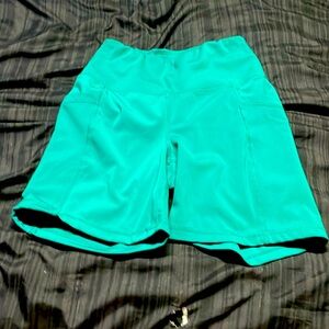 Women’s medium biker shorts
